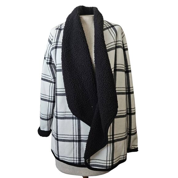 White and Black Plaid Sherpa Lined  Open Front Jacket Size Small - Picture 1 of 5
